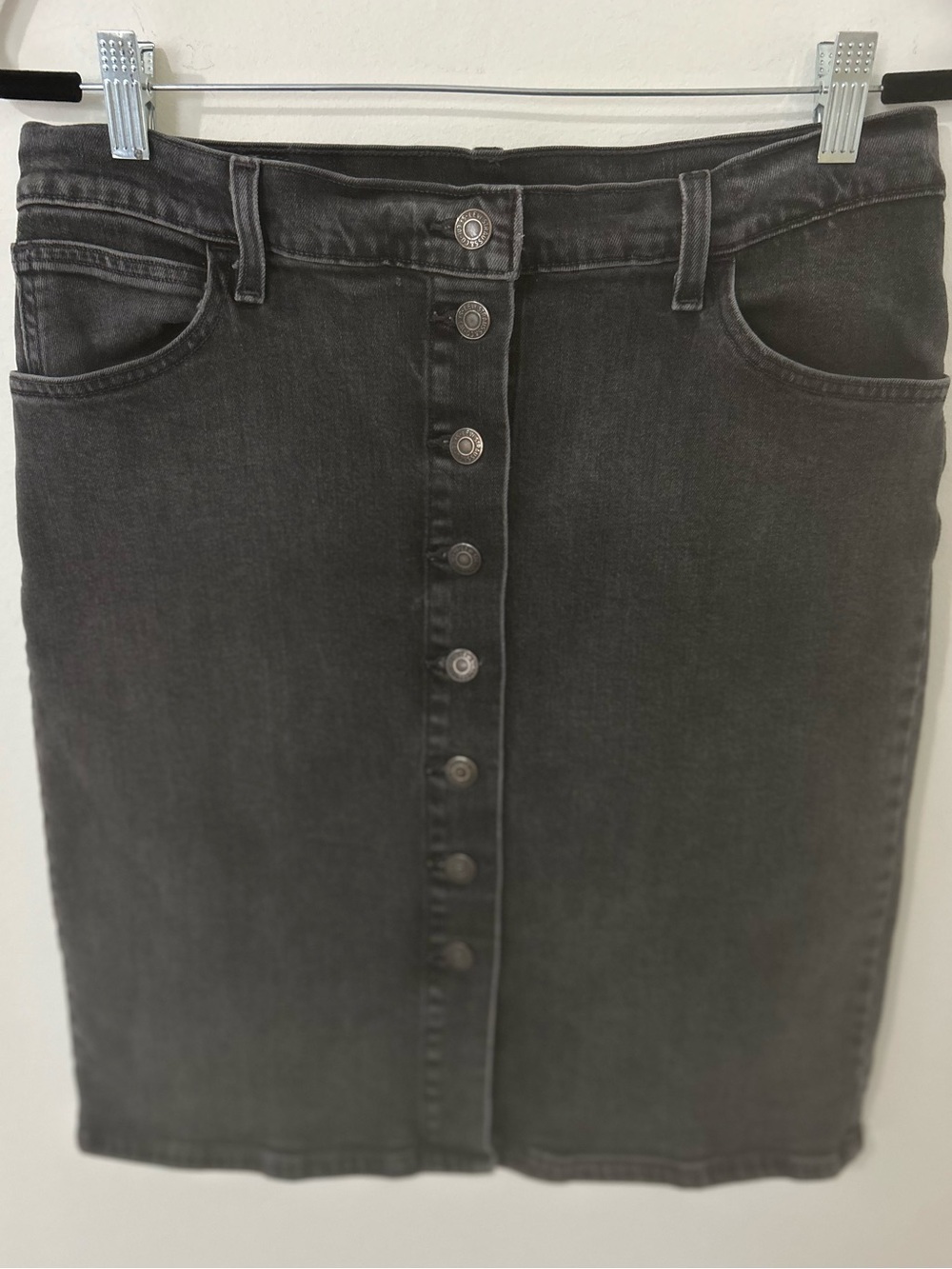 Levi's Black Button Front Stretch Denim Skirt Charcoal Size 31 / Large